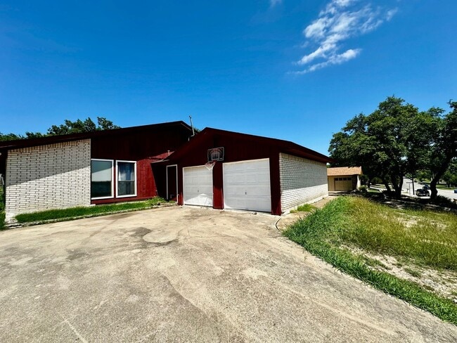 property at 1902 West Ln