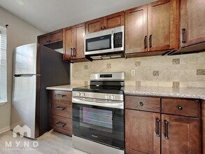 734 W Collins St in Denton, TX - Building Photo - Building Photo