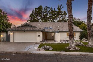 1305 E Steamboat Bend Dr in Tempe, AZ - Building Photo