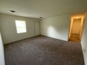 1630 W Amos Dr in Columbia, MO - Building Photo - Building Photo