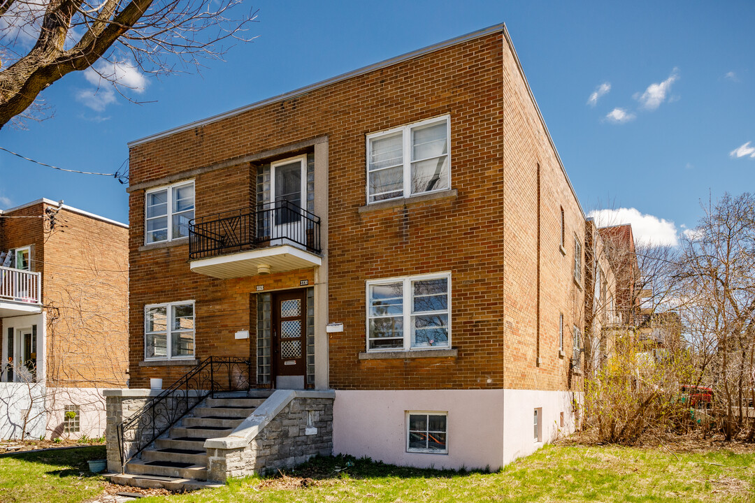 3330 De Kent Av in Montréal, QC - Building Photo