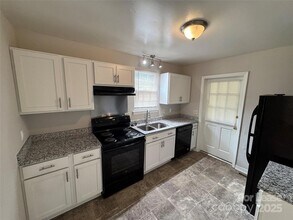 2116 Finchley Dr in Charlotte, NC - Building Photo - Building Photo