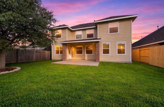 8311 Bay Oaks Dr in Baytown, TX - Building Photo - Building Photo