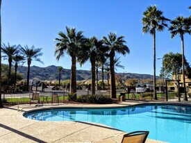 2813 E Dunbar Dr, Unit 2813 in Phoenix, AZ - Building Photo