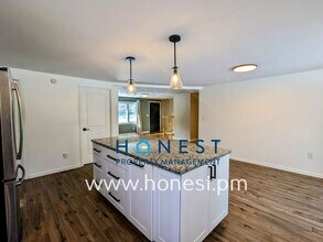 151 Chimney Rd in Readfield, ME - Building Photo - Building Photo