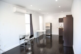 2539 Hubbard St, Unit Studio in Brooklyn, NY - Building Photo - Building Photo