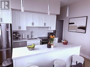 8 Charlotte St in Toronto, ON - Building Photo - Building Photo