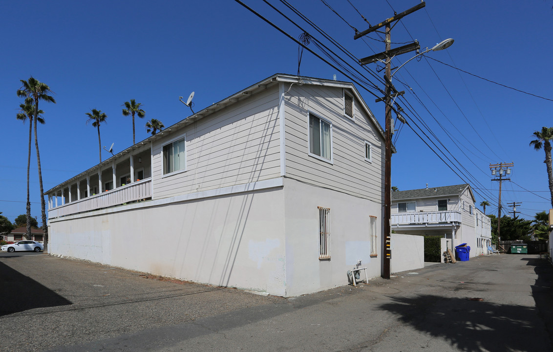 2020 S Tremont St in Oceanside, CA - Building Photo