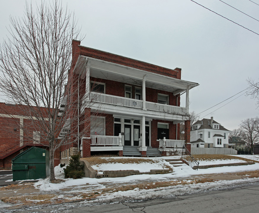 11 W 38th St in Kansas City, MO - Building Photo