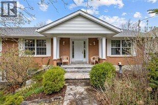 36 Maple Hill Dr in Kitchener, ON - Building Photo