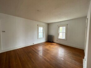 32 Walnut St in Maynard, MA - Foto de edificio - Building Photo