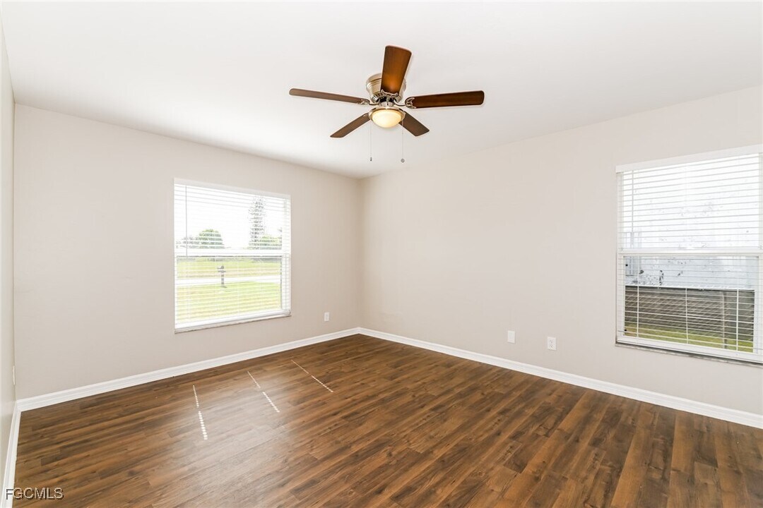 1434 SE 8th Ave in Cape Coral, FL - Building Photo