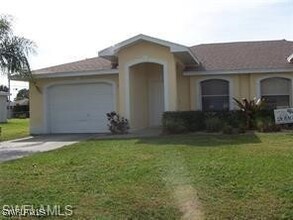 3902 SE 11th Ave in Cape Coral, FL - Building Photo - Building Photo