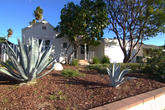8806 Haskell Ave in Los Angeles, CA - Building Photo - Building Photo