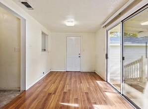 5236 Marconi Ave in Carmichael, CA - Building Photo - Building Photo