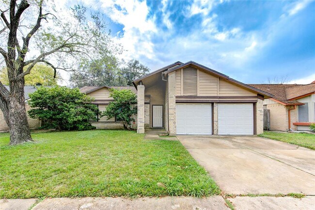 12023 Plumbrook Dr in Houston, TX - Building Photo - Building Photo