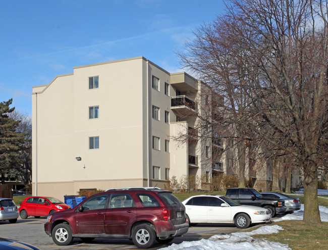 516 Canonberry Court in Oshawa, ON - Building Photo - Building Photo