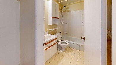 2105 W 47th Ave in Vancouver, BC - Building Photo - Building Photo