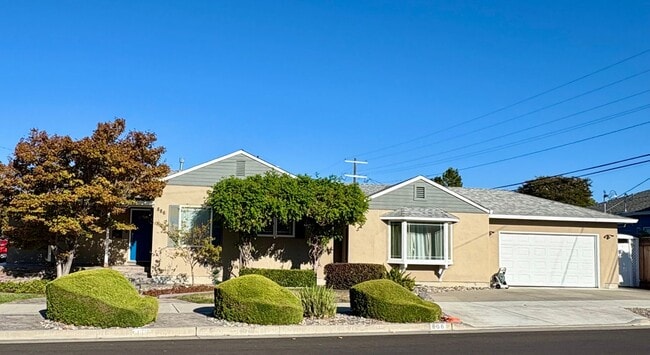 property at 886 N Redwood Ave