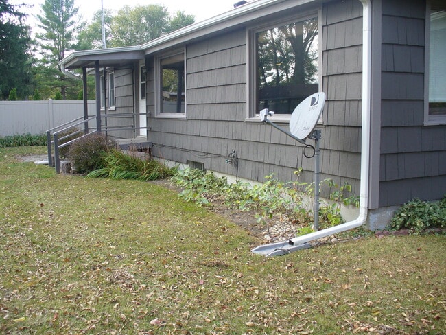 property at 11293 Edgemere Ter