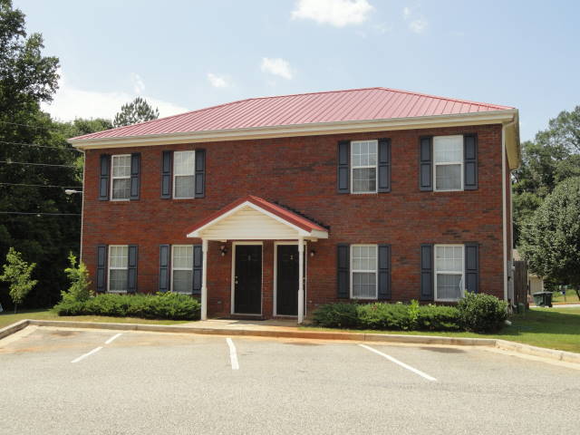 160 2nd St in Winder, GA - Building Photo