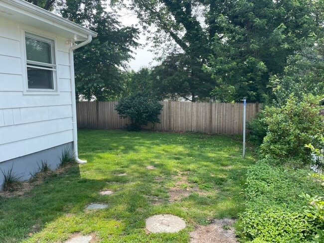 85 Floral Ave in North Kingstown, RI - Building Photo - Building Photo