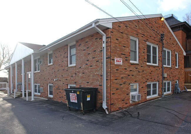 116 1st Ave NW in Faribault, MN - Foto de edificio - Building Photo