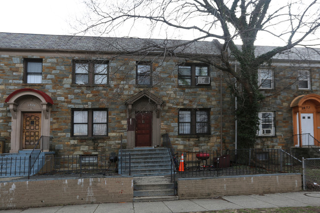 1621-1623 Holbrook St NE in Washington, DC - Foto de edificio - Primary Photo