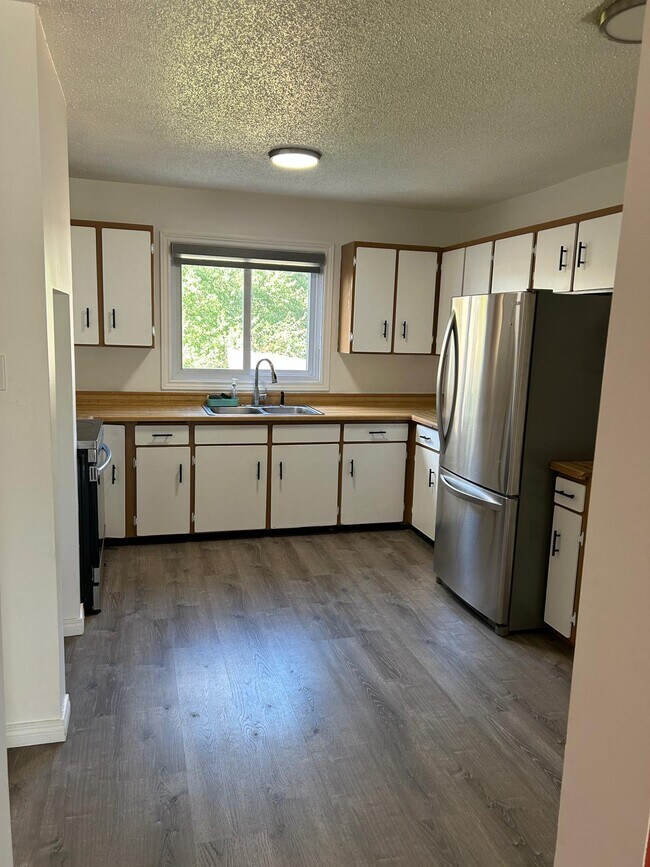 9 Richfield Ave in Winnipeg, MB - Building Photo - Building Photo