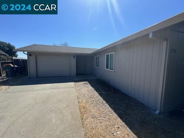 575 Spyglass Dr in Red Bluff, CA - Building Photo