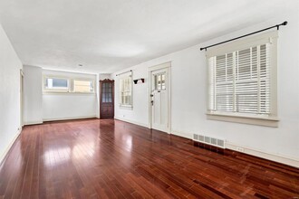 812 Tuxedo Blvd in Webster Groves, MO - Foto de edificio - Building Photo