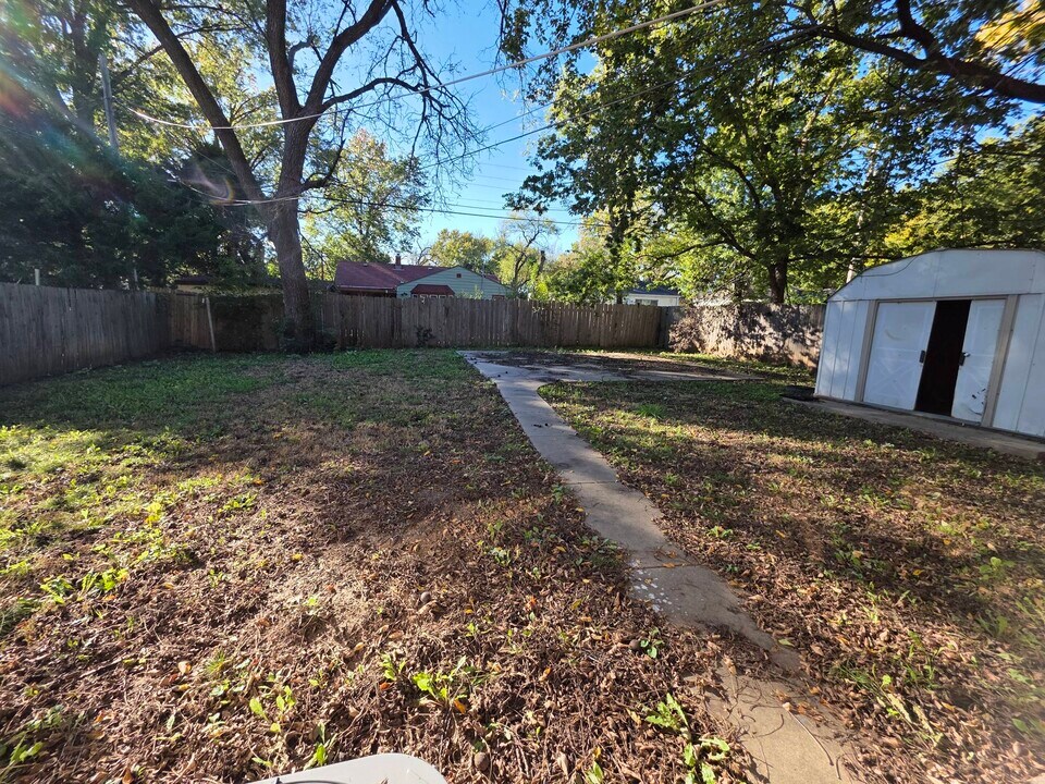 1945 S Battin St in Wichita, KS - Building Photo