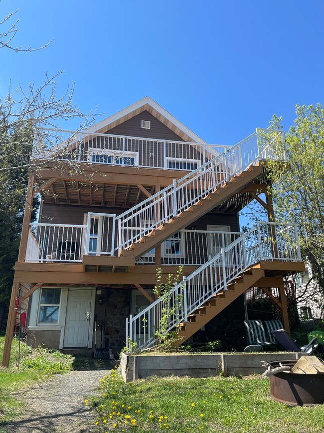 property at 16 W 9th St