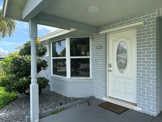 426 SW 8th Ave in Boynton Beach, FL - Building Photo - Building Photo