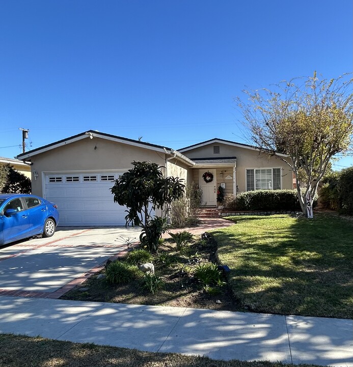 23030 Kathryn Ave in Torrance, CA - Foto de edificio