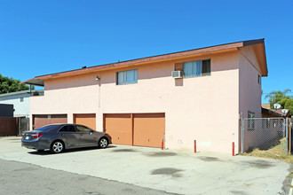 200 E Leatrice Ln in Anaheim, CA - Building Photo - Building Photo