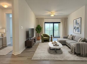 2725 Anzio Ct, Unit 304 in Palm Beach Gardens, FL - Foto de edificio - Building Photo