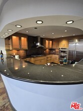 5352 Calatrana Dr in Los Angeles, CA - Building Photo - Building Photo