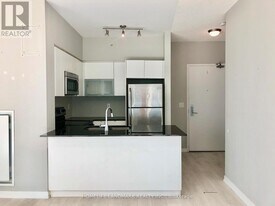 150 E Liberty St in Toronto, ON - Building Photo