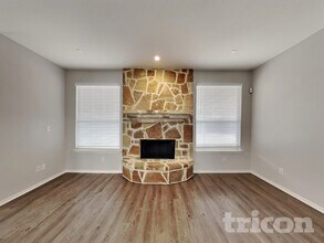 11638 Dense Star in San Antonio, TX - Foto de edificio - Building Photo