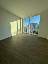 162 NE 23rd St, Unit C2 in Miami, FL - Foto de edificio - Building Photo