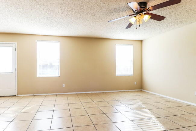 521 Merton Ct in Crowley, TX - Building Photo - Building Photo