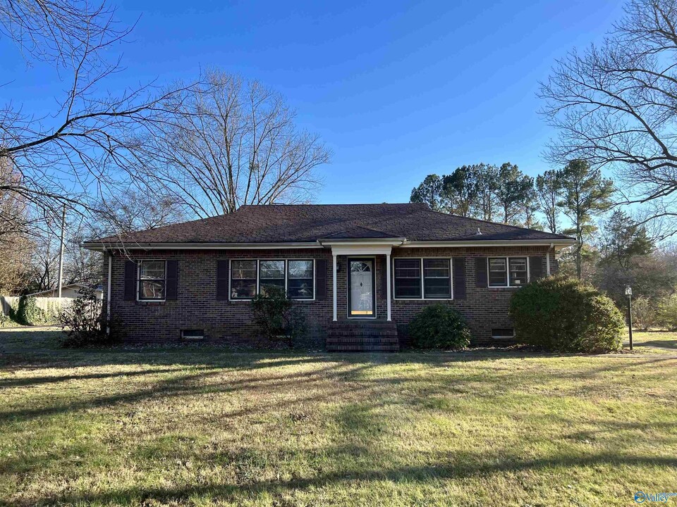 23204 Nick Davis Rd in Athens, AL - Building Photo