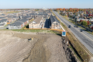 15 Christine Elliott Av in Whitby, ON - Building Photo
