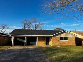 1808 Dolphin Dr in Seabrook, TX - Building Photo