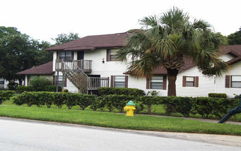 Breezeway Villas Apartments in Pinellas Park, FL - Building Photo - Building Photo