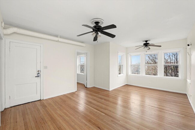 6648 S Albany Ave in Chicago, IL - Foto de edificio - Building Photo