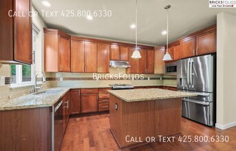 10550 Sheridan Cres NE in Redmond, WA - Building Photo - Building Photo