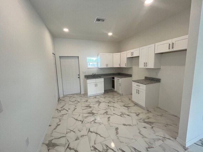 3012 3rd St SW in Lehigh Acres, FL - Building Photo - Building Photo