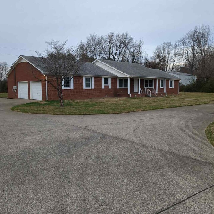 556 Rucker Ln in Murfreesboro, TN - Building Photo